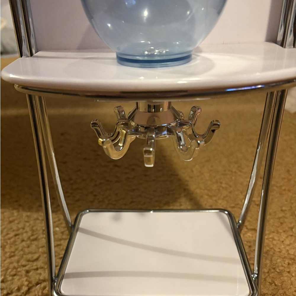 American girl Chrome and White Vanity Stand with Blue Bowl - Picture 2 of 3
